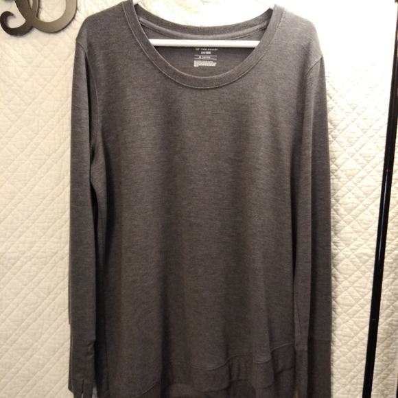 tek gear Tops - Tek Gear Sweatshirt